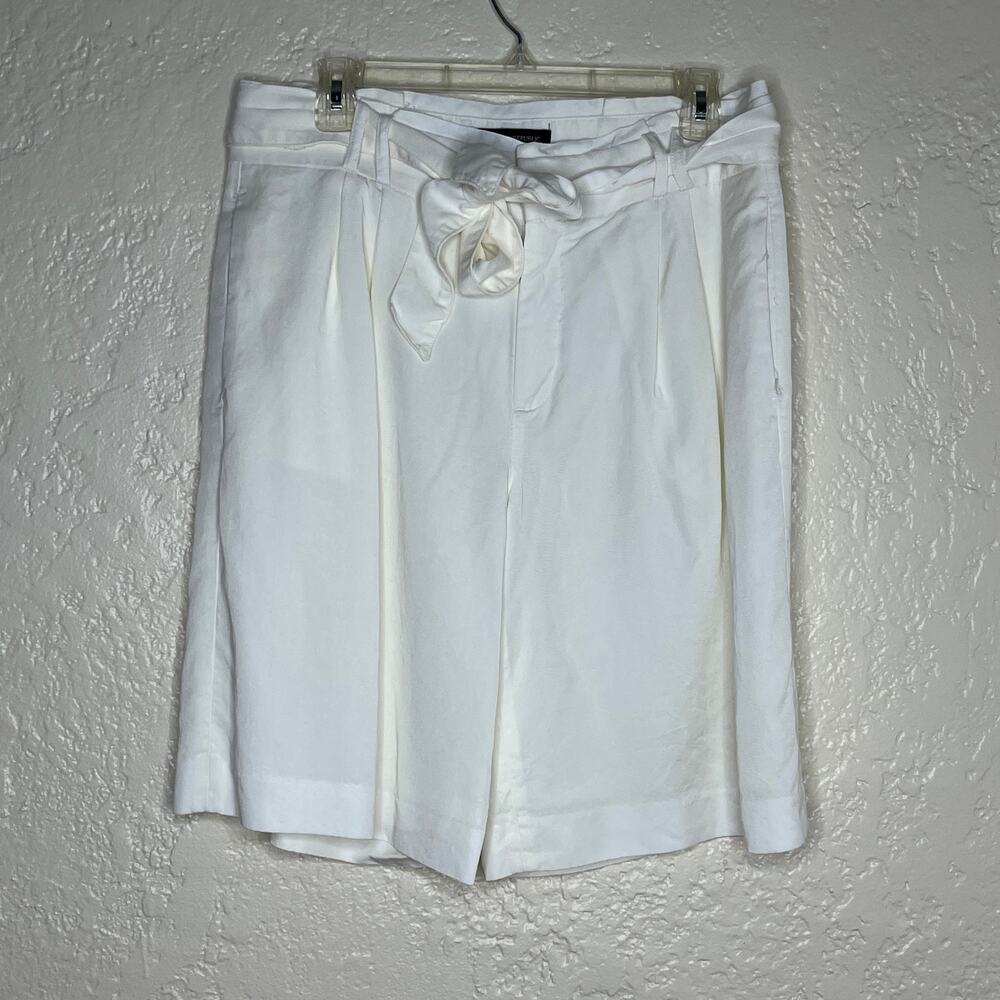 Banana Republic Women's Lyocell Bermuda Shorts White Tie Pleated Pockets Size 8